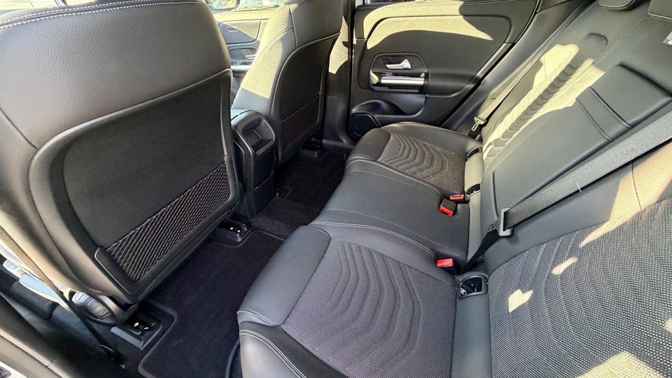 Mercedes EQA300 Progressive 4Matic 5d