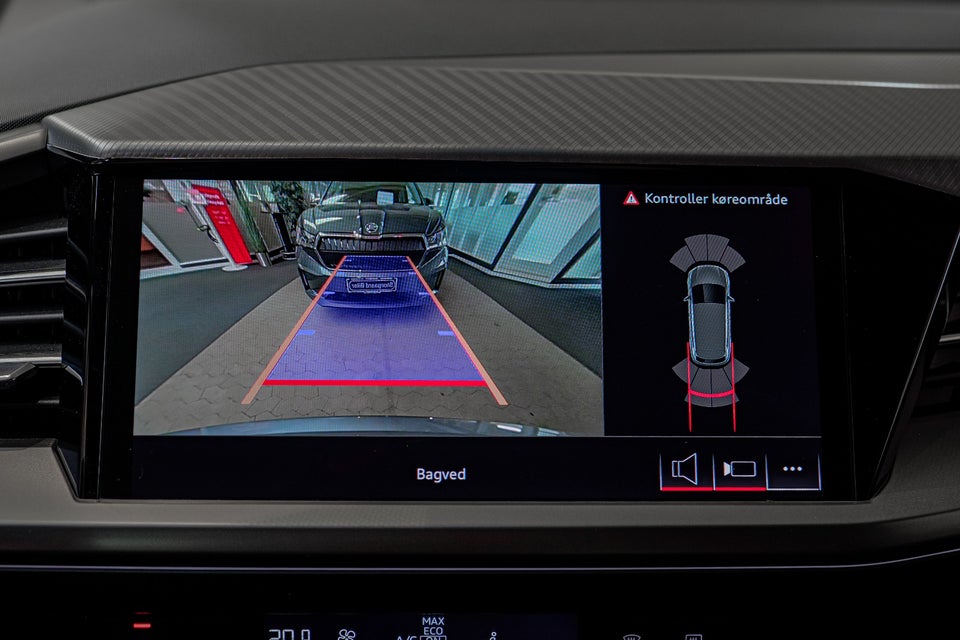 Audi Q4 e-tron 45 S-line quattro 5d