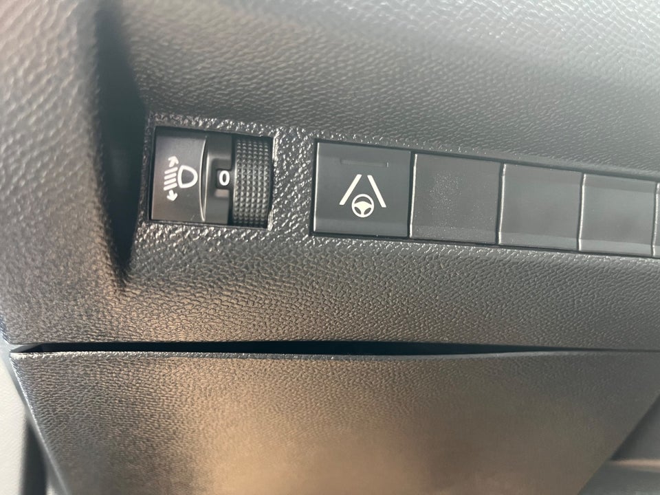 Peugeot 2008 1,2 PureTech 130 Allure EAT8 5d