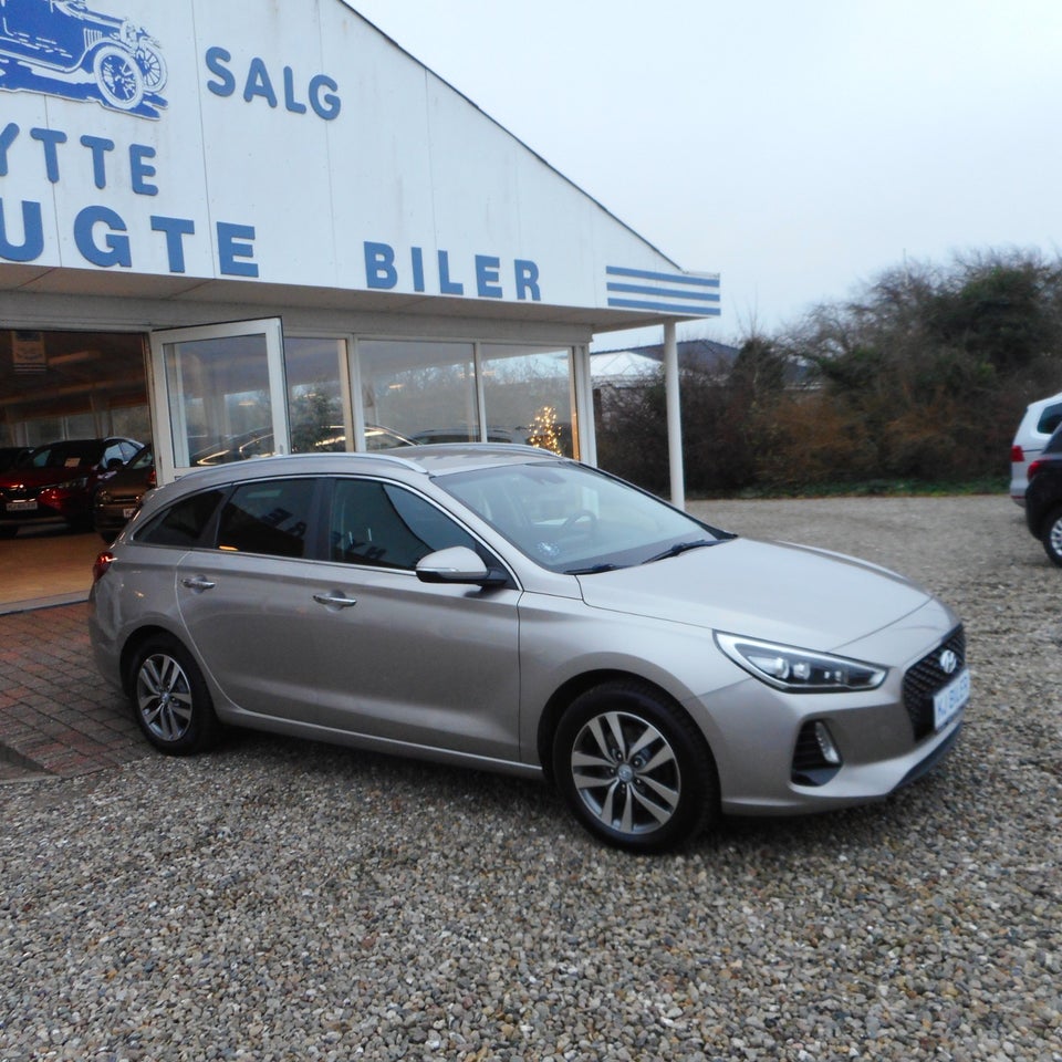 Hyundai i30 1,6 CRDi 110 Premium stc. 5d