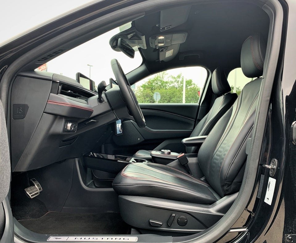 Ford Mustang Mach-E 98 Premium Extended Range AWD 5d