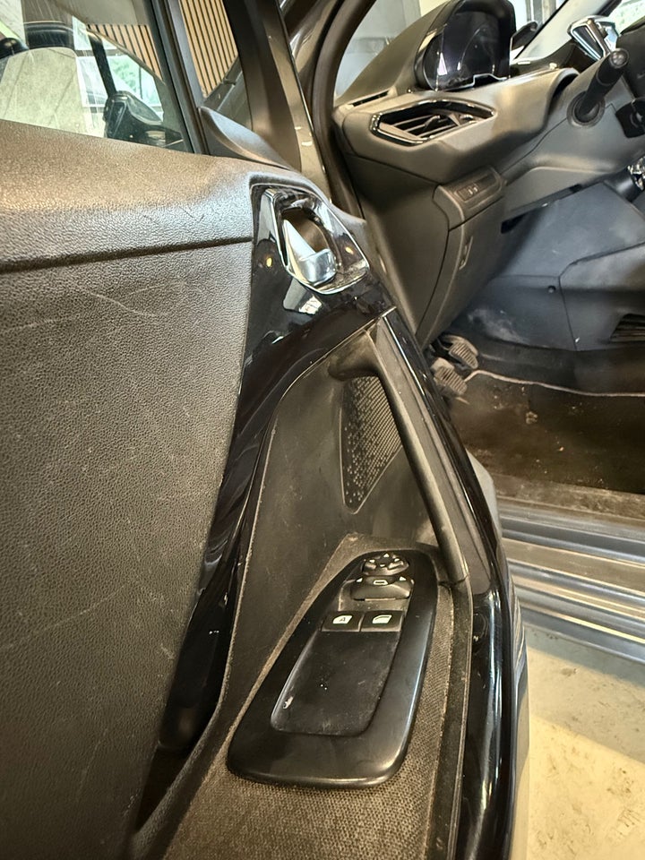 Peugeot 208 1,6 e-HDi 92 Active 5d
