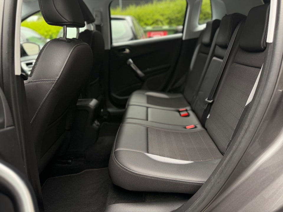 Peugeot 2008 1,6 BlueHDi 100 Allure 5d
