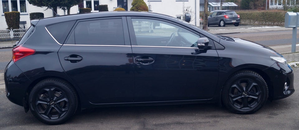 Toyota Auris 1,4 D-4D T2 Premium 5d