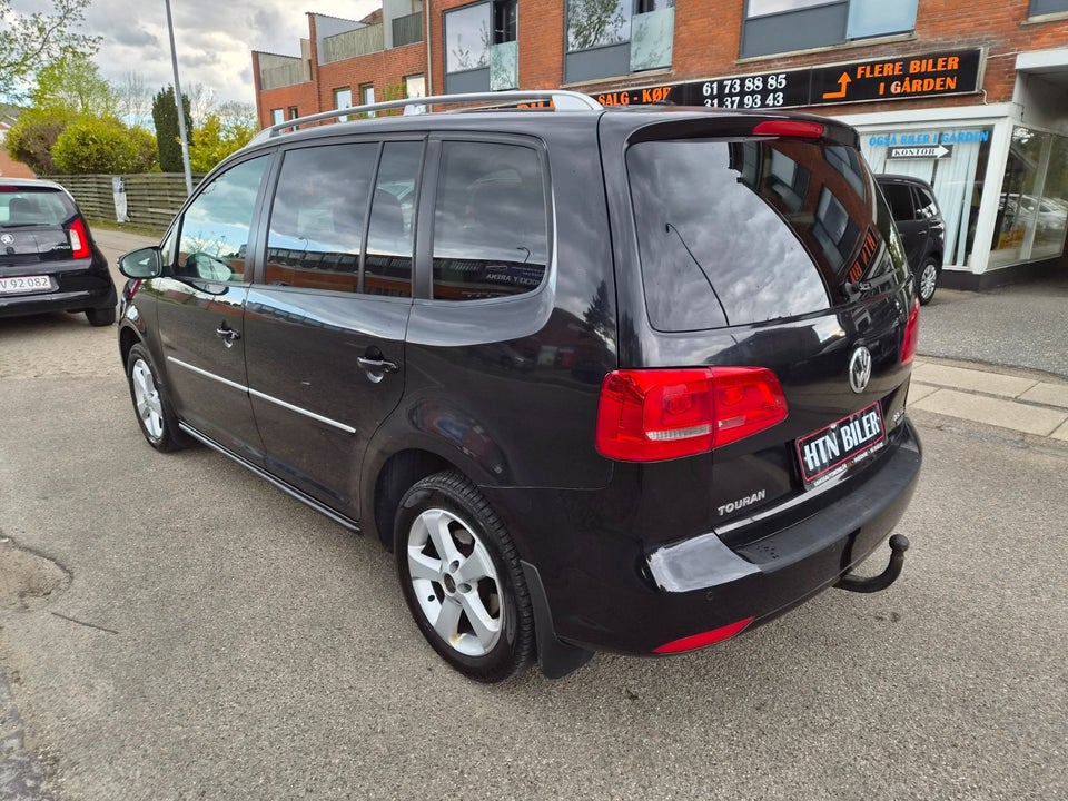 VW Touran 2,0 TDi 140 Comfortline DSG BMT 7prs 5d