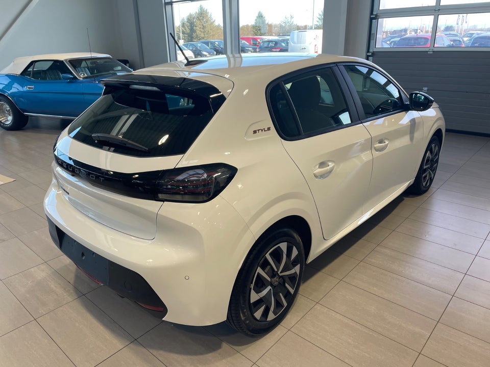 Peugeot e-208 50 Style 5d