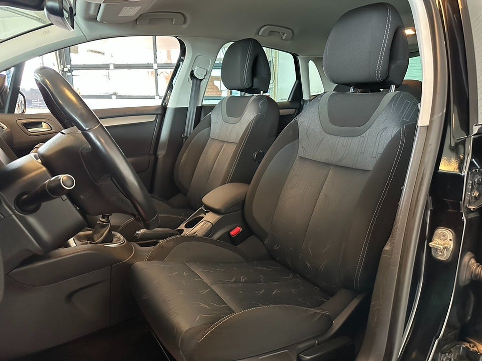 Citroën C4 1,6 HDi 110 Attraction 5d