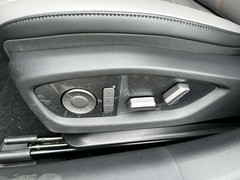 Hongqi EH7 111 Exclusive 4d