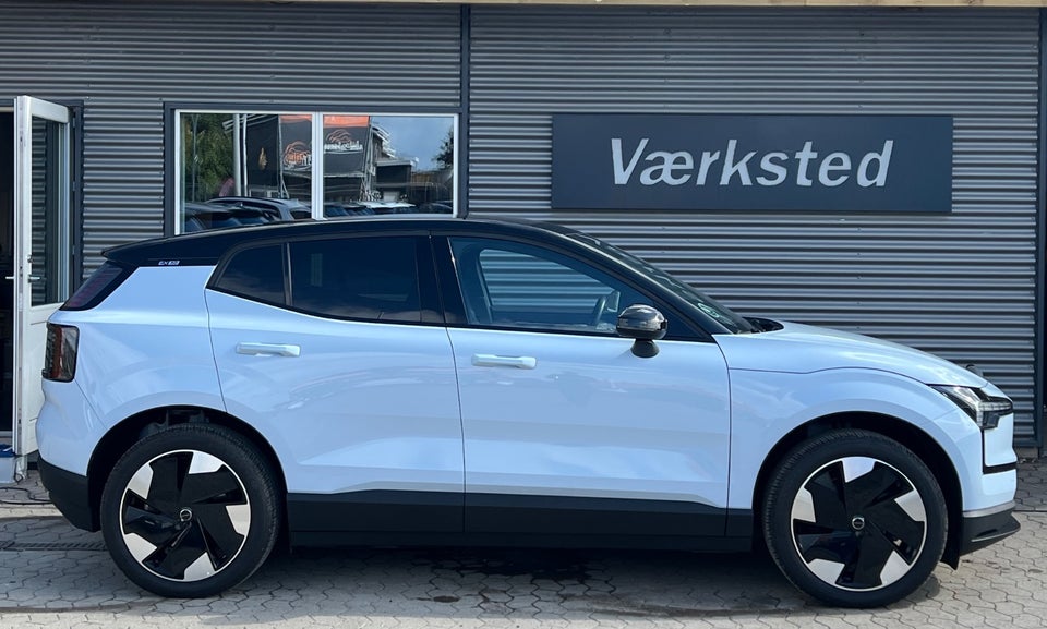 Volvo EX30 Extended Range Plus 5d