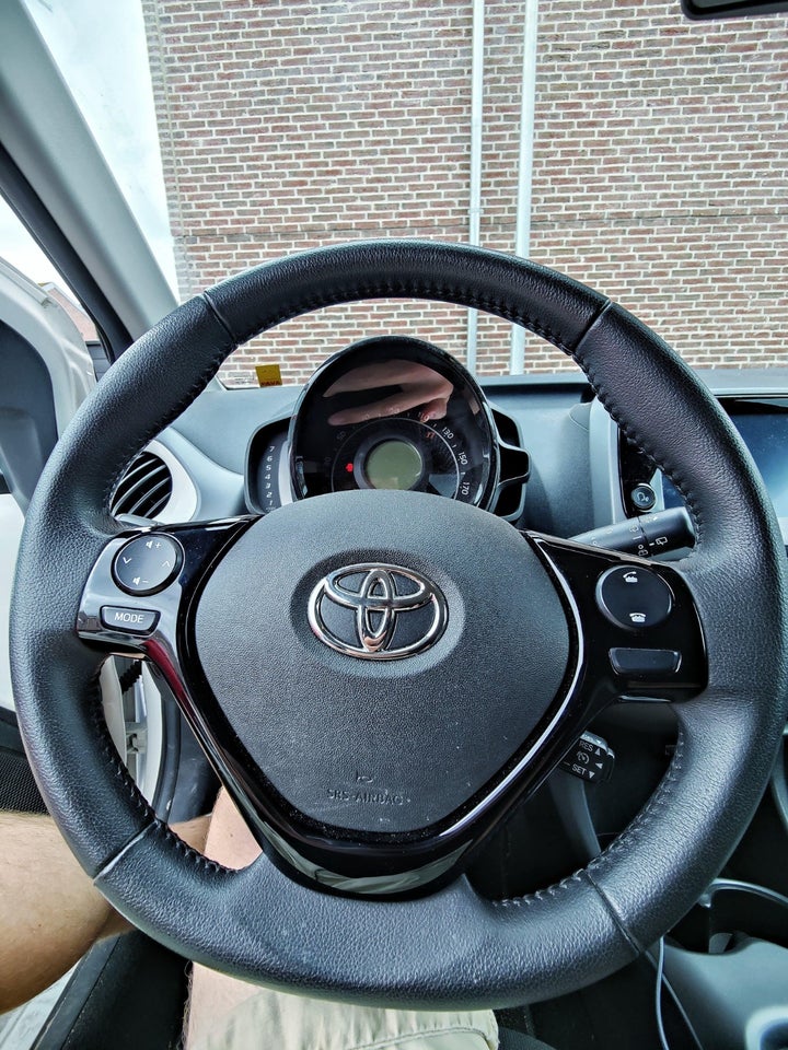 Toyota Aygo 1,0 VVT-i x-press 5d