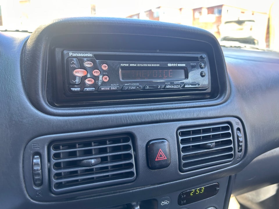 Toyota Corolla 1,3 Terra aut. 3d