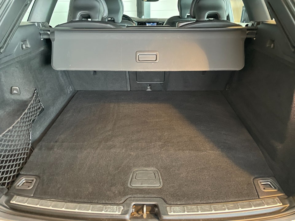 Volvo XC60 2,0 T8 ReCharge R-Design aut. AWD 5d