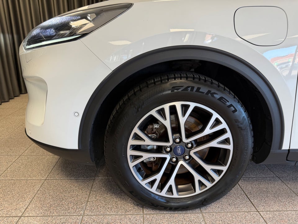 Ford Kuga 2,5 PHEV Titanium CVT 5d