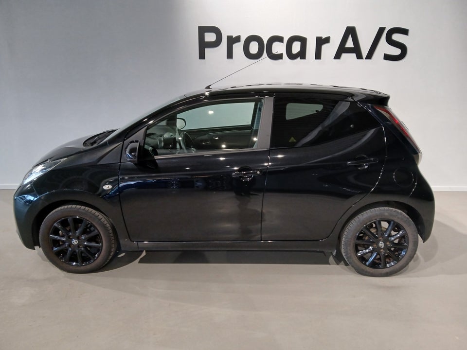 Toyota Aygo 1,0 VVT-i x-black 5d