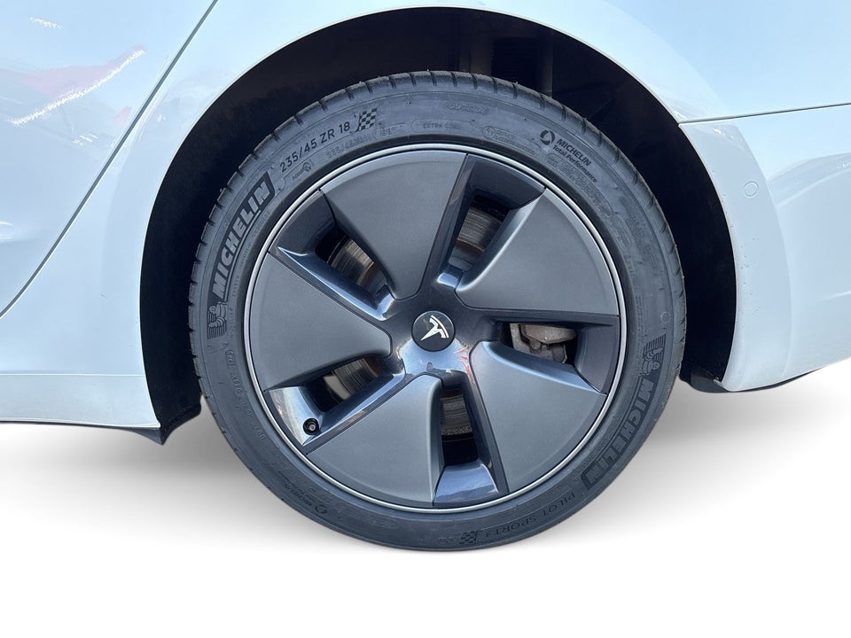 Tesla Model 3 Standard Range+ RWD 4d