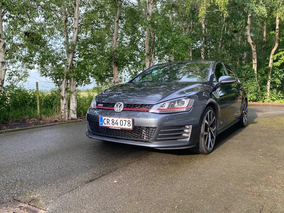 VW Golf VII 2,0 GTi Performance DSG BMT 5d