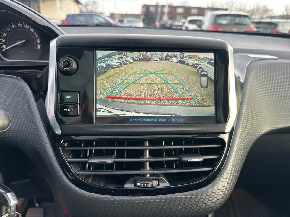 Peugeot 208 1,2 VTi 82 Signature Sky 5d