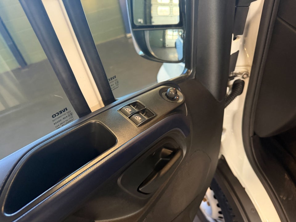 Iveco Daily 2,3 35C14 13,4m³ Van AG8