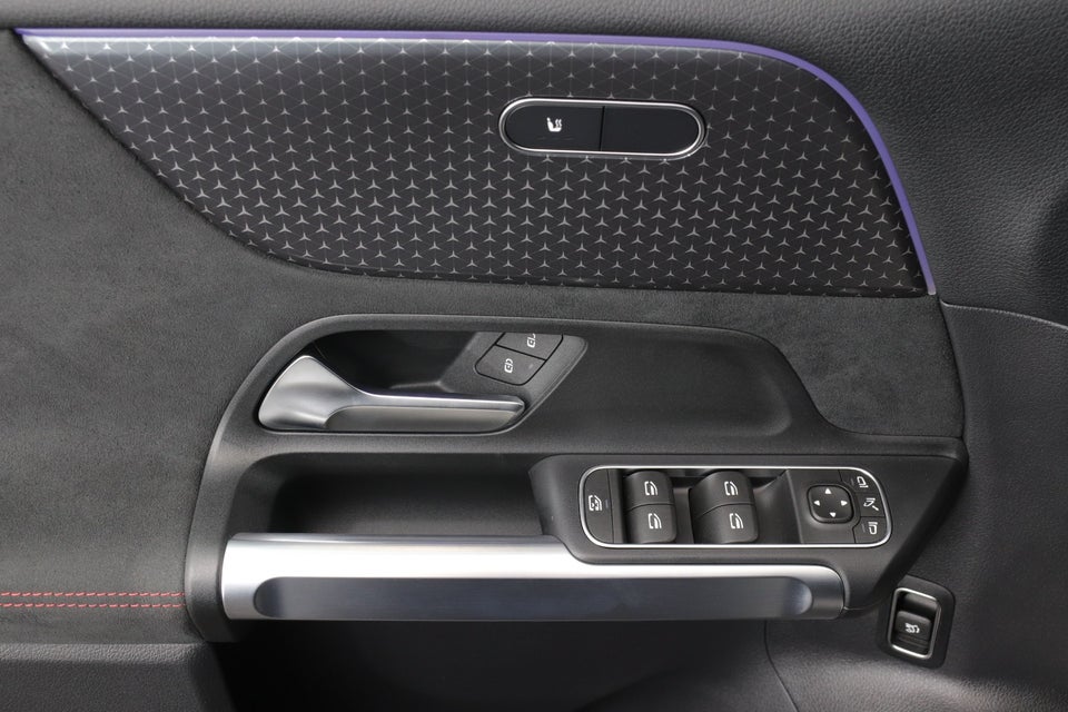 Mercedes EQB300 AMG Line 4Matic 7prs 5d