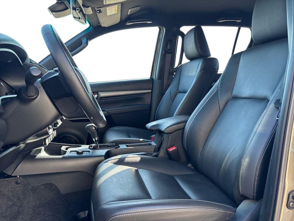 Toyota HiLux 2,8 D T4 Invincible Db.Kab aut. 4d