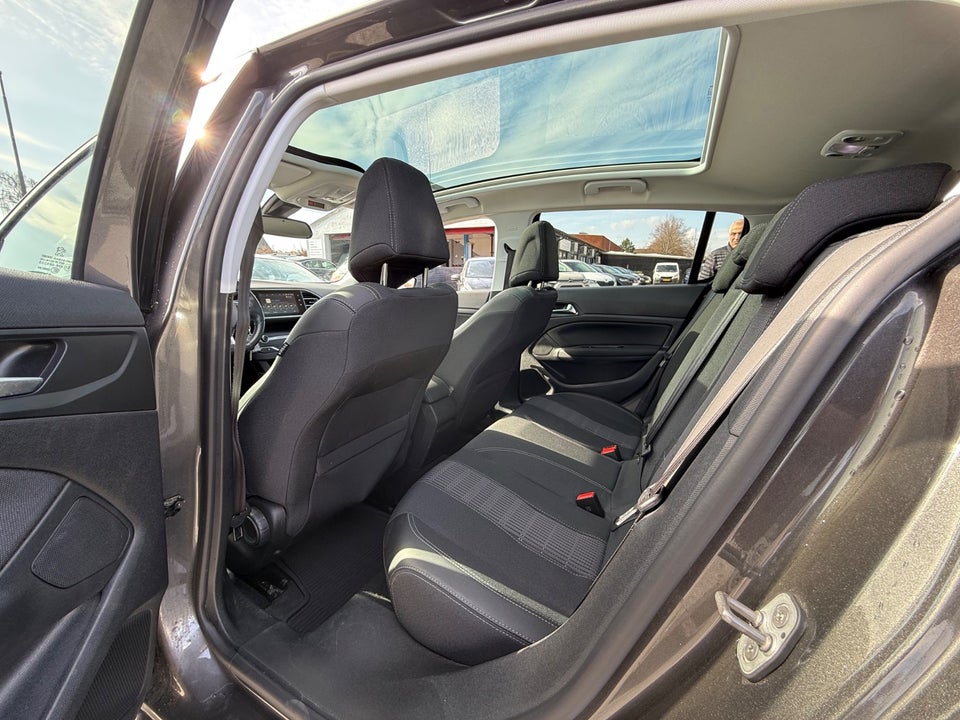 Peugeot 308 1,2 e-THP 130 Allure Sky 5d