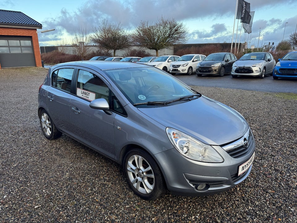 Opel Corsa 1,4 16V Cosmo 5d