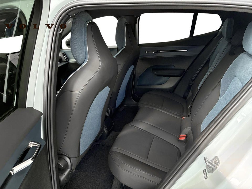 Volvo EX30 Standard Range Plus 5d