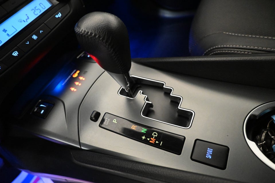 Toyota Avensis 1,8 VVT-i T2 Selected Touring Sports MDS 5d