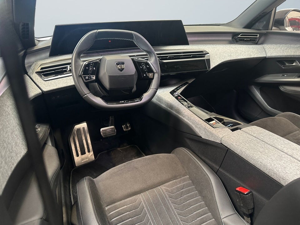 Peugeot e-3008 77 GT Pack 5d