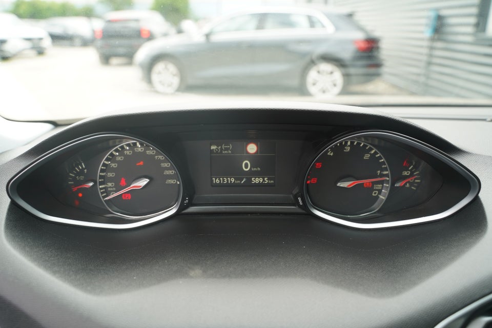 Peugeot 308 1,5 BlueHDi 130 Allure Sky SW 5d
