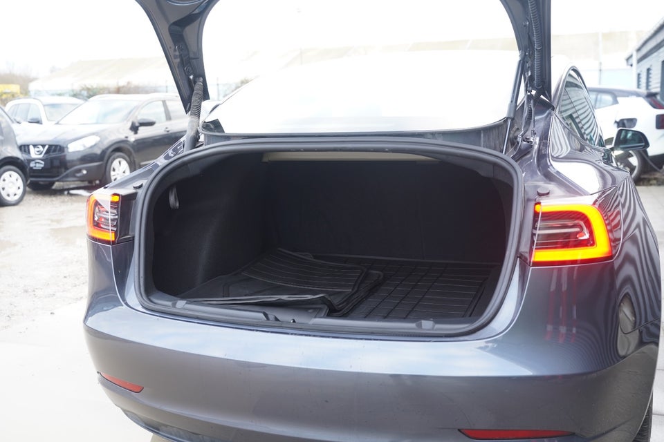 Tesla Model 3 RWD 4d