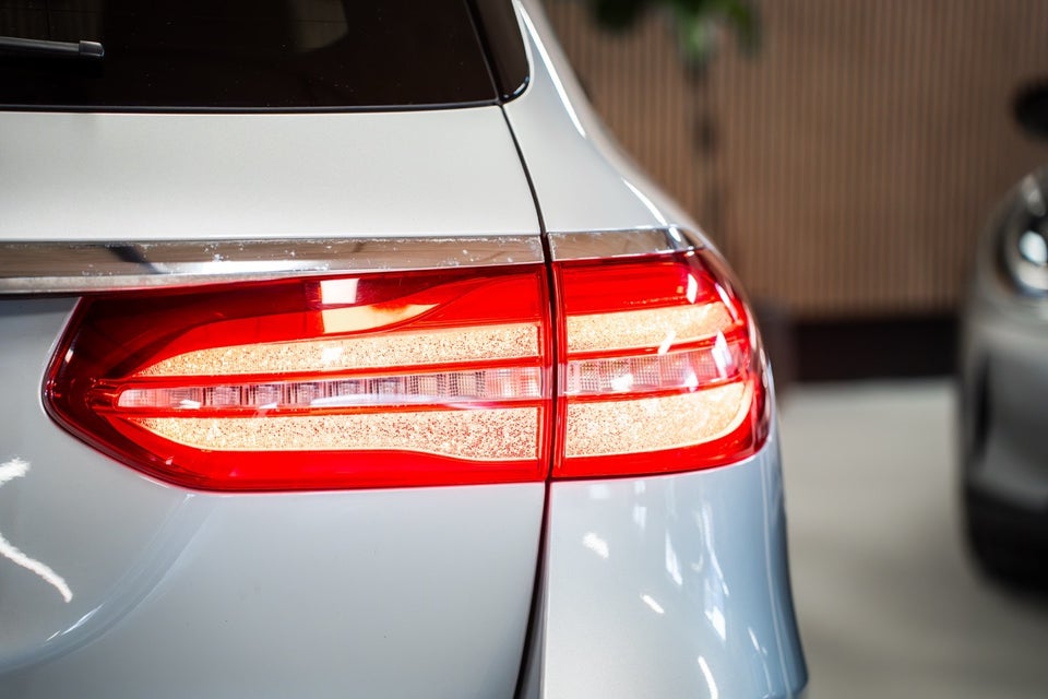 Mercedes E220 d 2,0 aut. 4Matic 4d