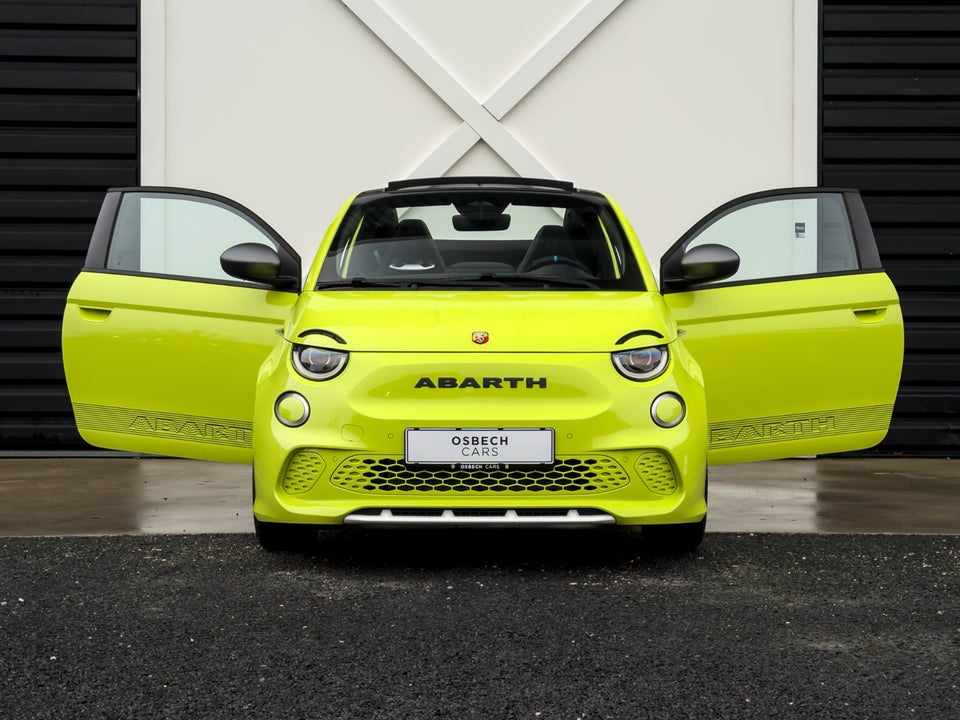 Abarth 500e Scorpionissima Cabrio 2d