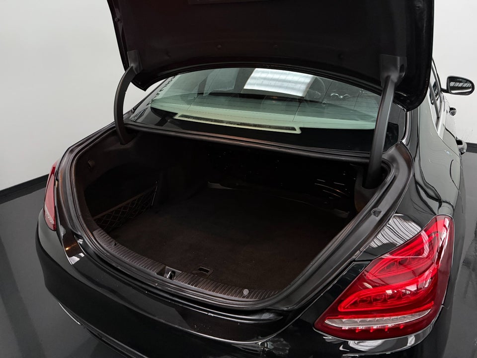 Mercedes C220 d 2,2 AMG Line 4d