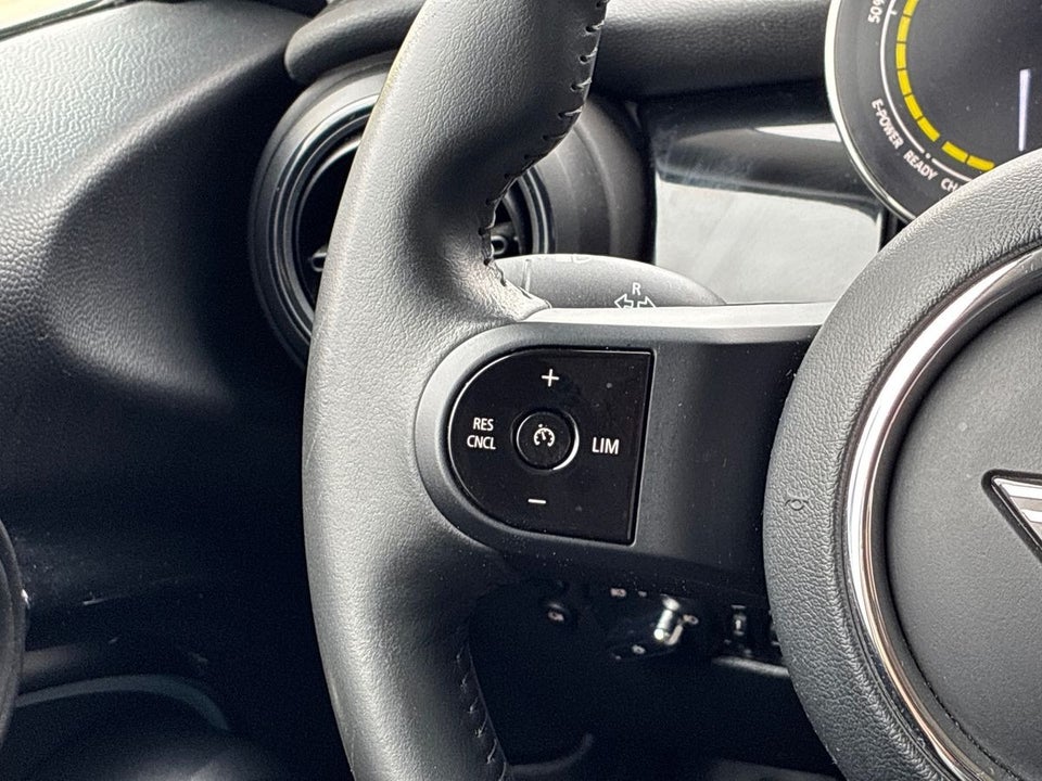 MINI Cooper SE Essential 3d