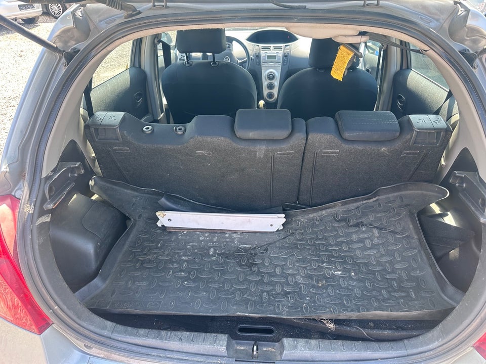 Toyota Yaris 1,3 Terra 5d