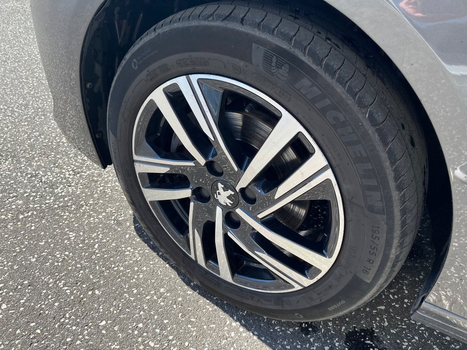 Peugeot 208 1,2 PureTech 100 Allure 5d