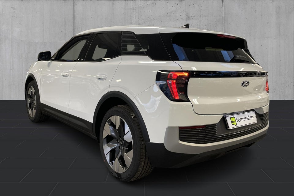 Ford Explorer 82 Premium Extended Range 5d