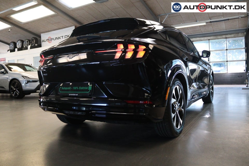 Ford Mustang Mach-E 70 Premium Standard Range AWD 5d