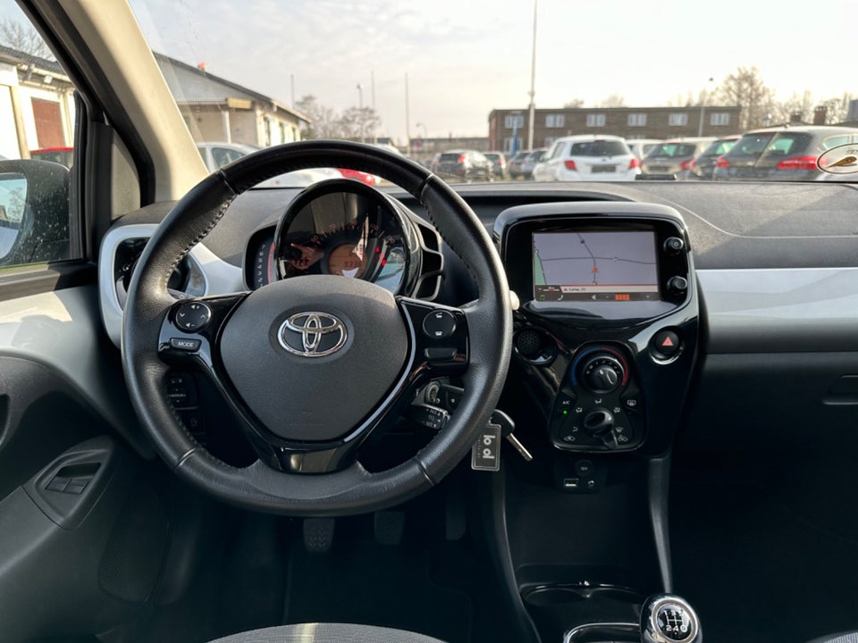 Toyota Aygo 1,0 VVT-i x-wave Sky 5d