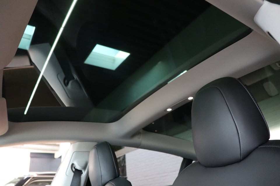 Tesla Model 3 Standard Range+ RWD 4d