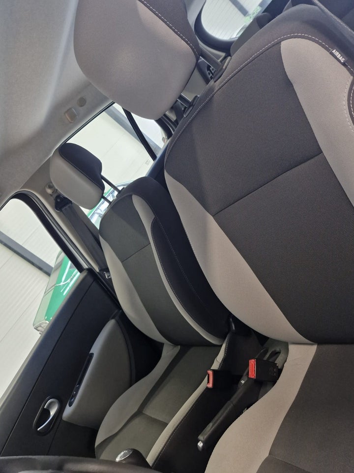 Renault Clio III 1,2 16V Authentique Sport Tourer 5d