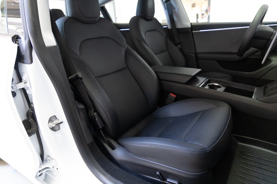 Tesla Model 3 RWD 4d