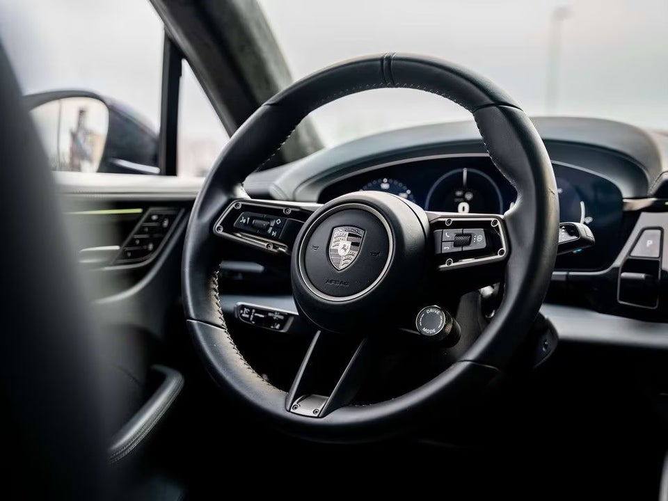 Porsche Macan Turbo 5d