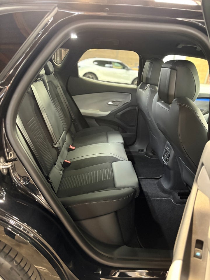 Ford Capri 77 Premium Extended Range 5d