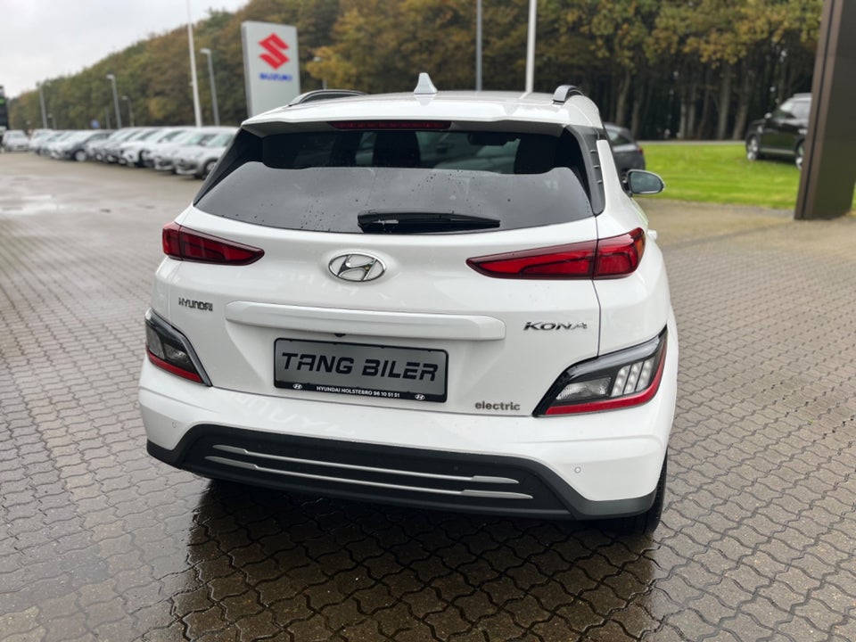 Hyundai Kona 64 EV Essential 5d