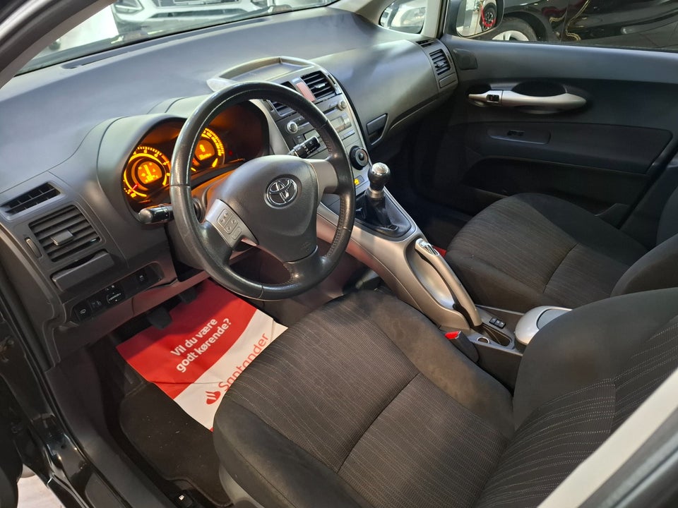 Toyota Auris 1,6 Luna 5d