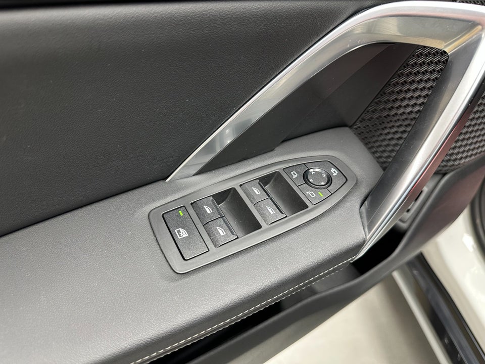 BMW iX1 eDrive20 X-Line 5d