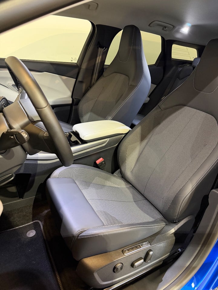 Ford Explorer 82 Select Extended Range 5d