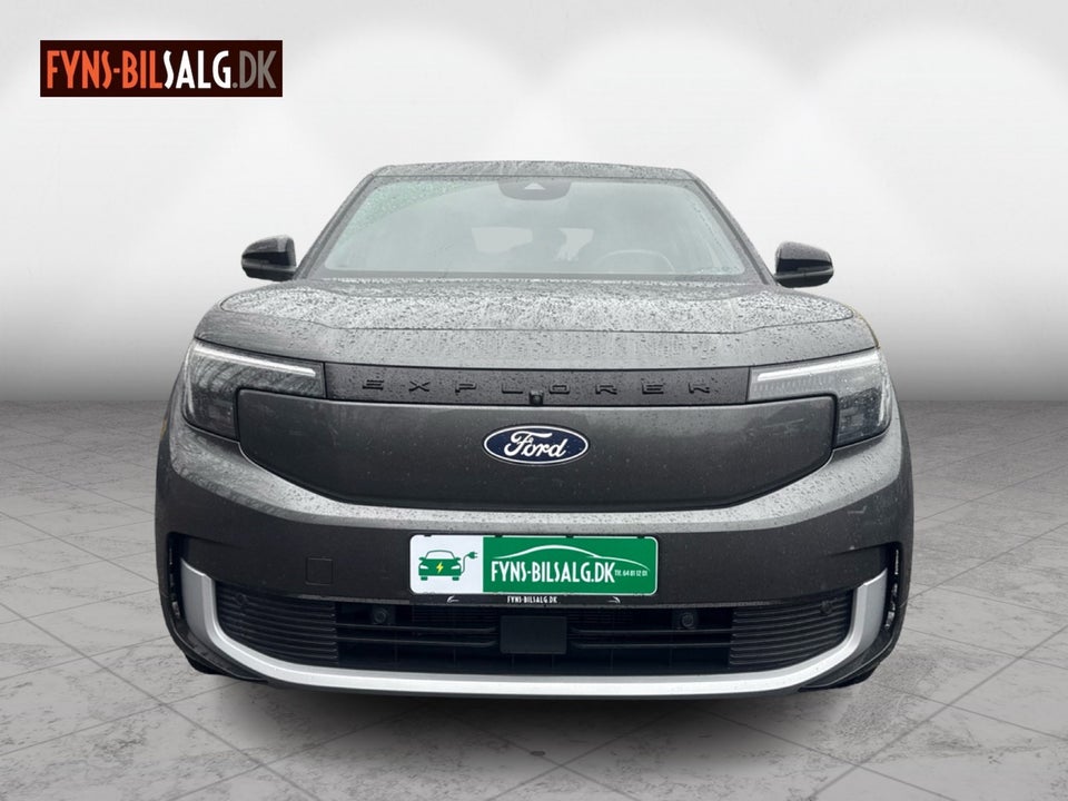 Ford Explorer 82 Premium Extended Range 5d